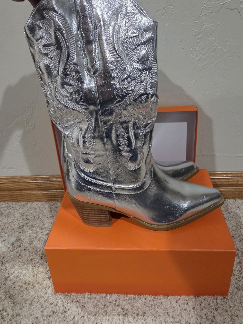 Source Unknown Metallic Silver Western Boots with Embroidered Detail